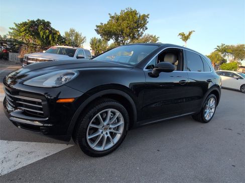 Used 2021 Porsche Cayenne w/ Premium Package image 1