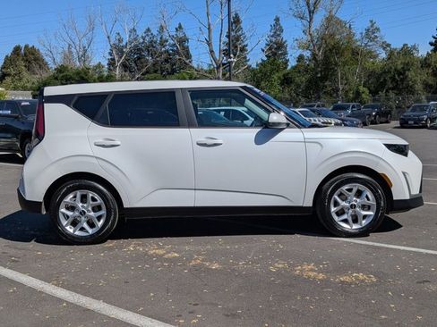 Used 2025 Kia Soul LX w/ LX Technology Package image 4