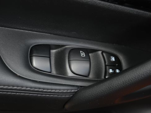 Used 2017 Nissan Rogue Sport SV w/ SV Premium Package FWD image 11