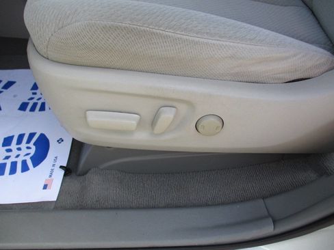 Used 2011 Toyota Sienna LE image 11