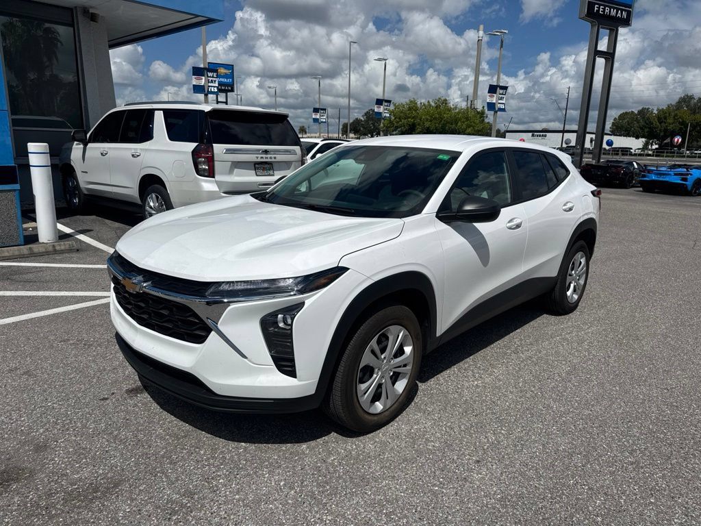 Used 2024 Chevrolet Trax LS FWD image 1