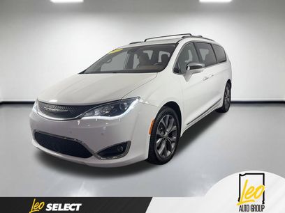 Used 2019 Chrysler Pacifica Limited w/ Tire & Wheel Group