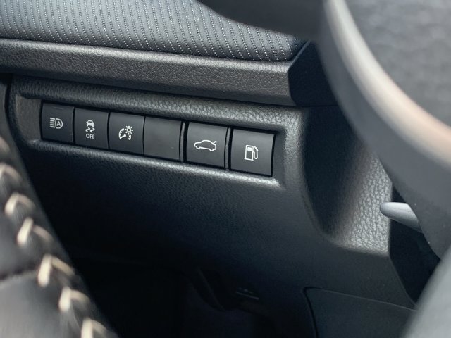 Used 2026 Toyota Camry SE FWD image 15