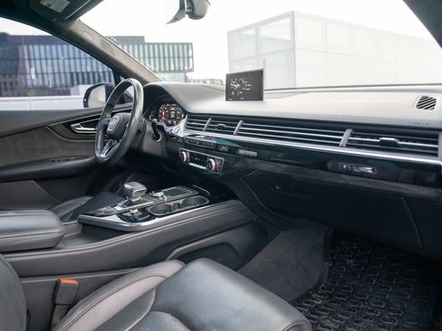 Used 2018 Audi Q7 3.0T Prestige w/ Prestige Package AWD/4WD image 25