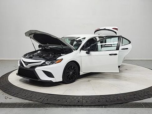 Used 2020 Toyota Camry SE FWD image 11