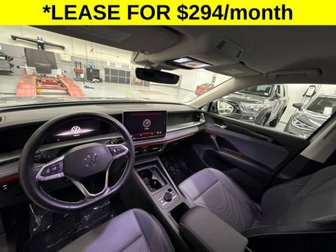 Used 2026 Volkswagen Tiguan SE AWD/4WD image 9