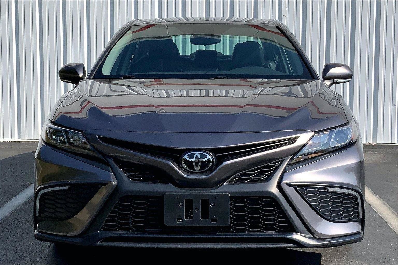 Used 2023 Toyota Camry SE FWD image 3