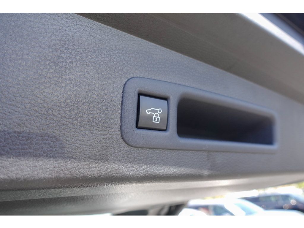 Certified 2026 Toyota Sienna XLE FWD image 25