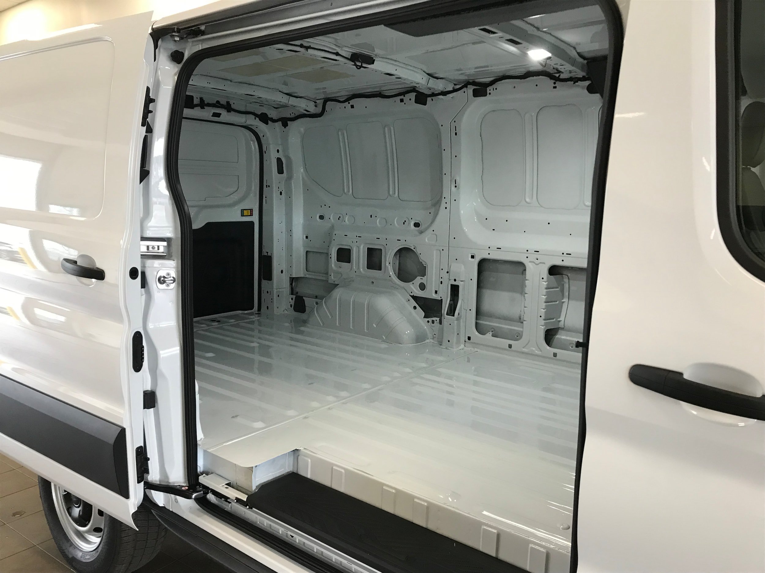 New 2027 Ford Transit 250 Low Roof RWD image 9