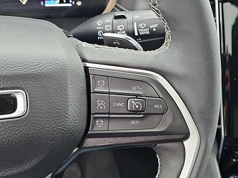 Used 2023 Jeep Grand Cherokee Altitude image 23