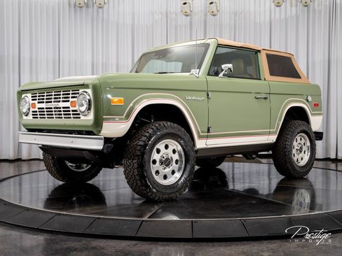 Used 2025 Ford Bronco Badlands image 10