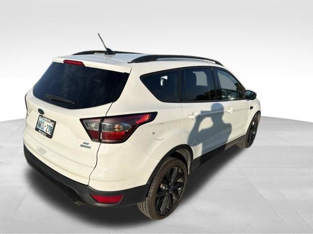 Used 2018 Ford Escape SE w/ SE Sport Appearance Package FWD image 3
