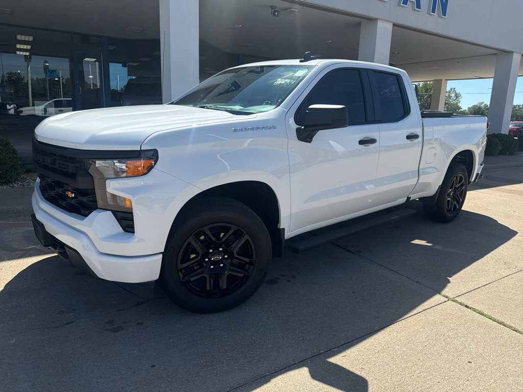 Used 2023 Chevrolet Silverado 1500 Custom AWD/4WD image 2
