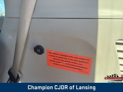 Used 2024 Chrysler Pacifica Touring-L image 13