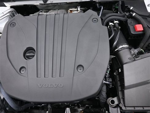 Used 2024 Volvo V60 B5 Cross Country Plus image 36