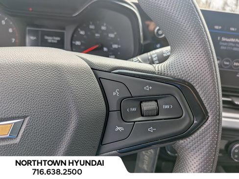 Used 2025 Chevrolet Trax LS FWD image 23