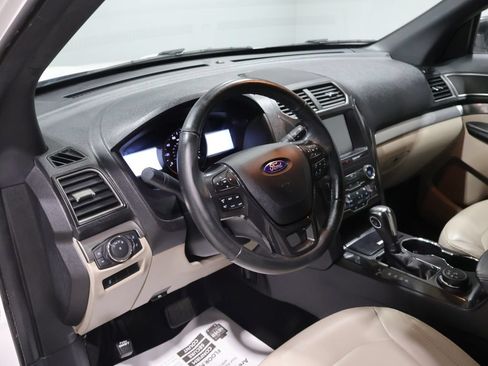 Used 2019 Ford Explorer XLT w/ Equipment Group 202A AWD/4WD image 15