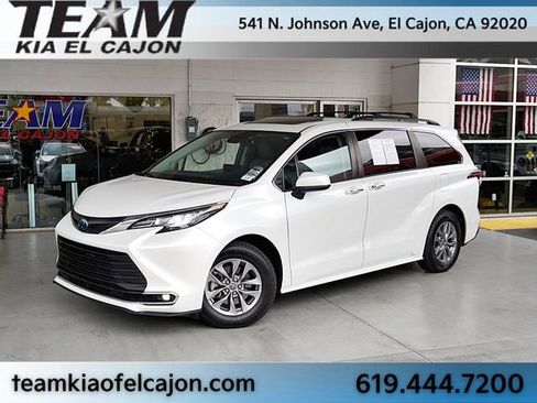 Used 2022 Toyota Sienna XLE w/ XLE Plus Package FWD image 1