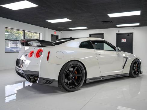 Used 2014 Nissan GT-R Premium AWD/4WD image 7
