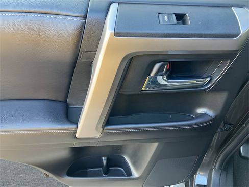 Used 2017 Toyota 4Runner SR5 image 40