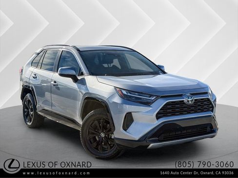 Used 2022 Toyota RAV4 SE image 1