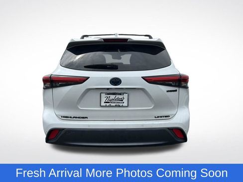 Used 2023 Toyota Highlander Limited FWD image 6