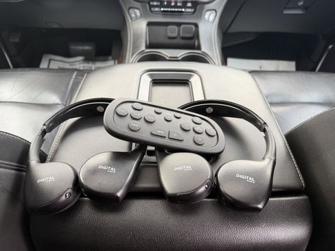 Used 2018 Chevrolet Tahoe LT w/ LT Signature Package image 36