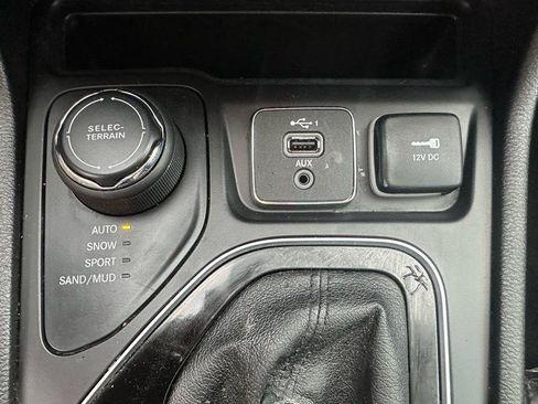 Used 2021 Jeep Cherokee Limited AWD/4WD image 24