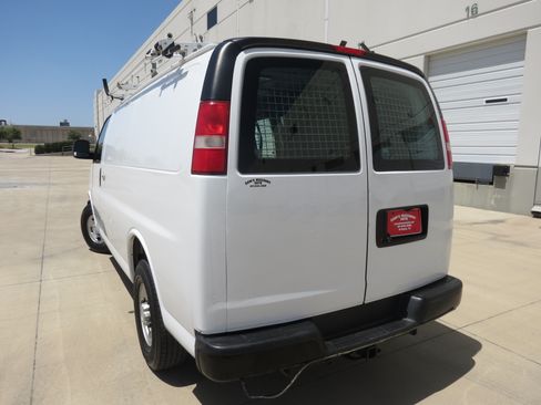 Used 2015 Chevrolet Express 2500 RWD image 3