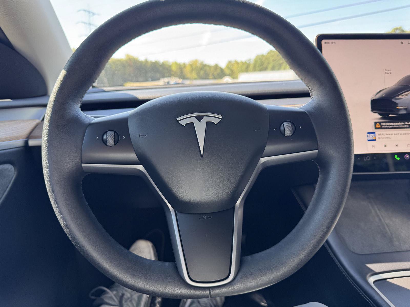 Used 2024 Tesla Model Y Long Range AWD/4WD image 3