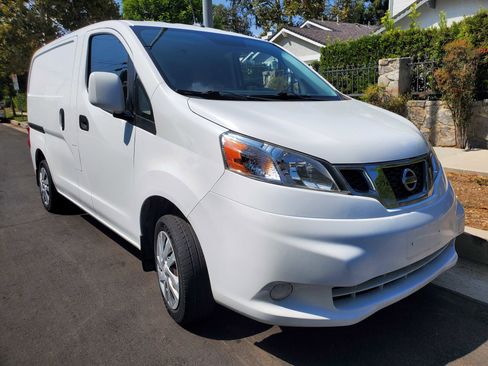 Used 2017 Nissan NV200 SV w/ Technology Package image 2