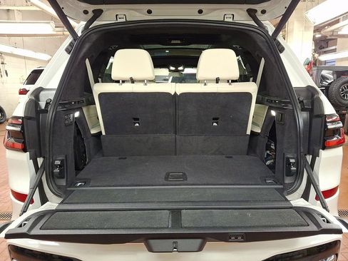 Used 2024 BMW X7 xDrive40i w/ M Sport Package image 27