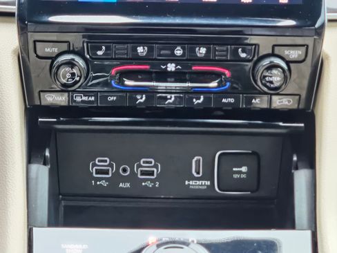 Used 2024 Jeep Grand Cherokee Limited w/ Luxury Tech Group II image 14