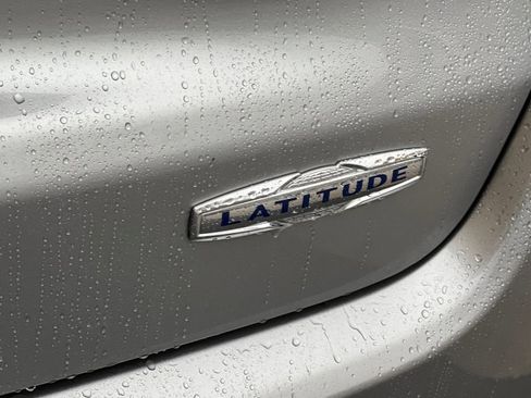 Used 2018 Jeep Compass Latitude image 24