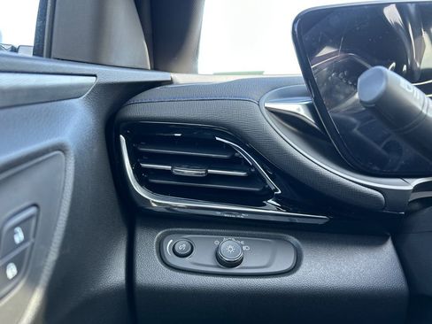 New 2026 Buick Envista Sport Touring FWD image 19