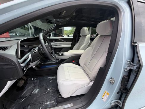 Used 2024 Cadillac Lyriq Luxury AWD/4WD image 32