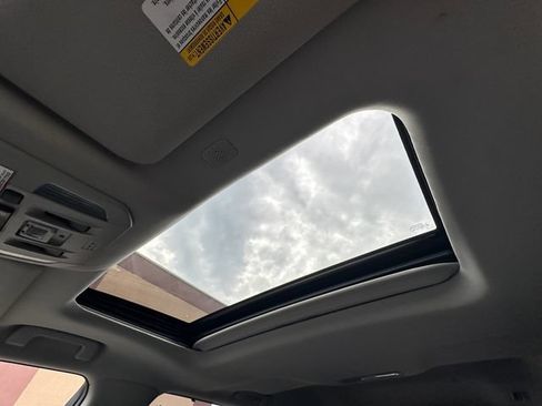 Used 2020 Toyota Highlander XLE FWD image 28