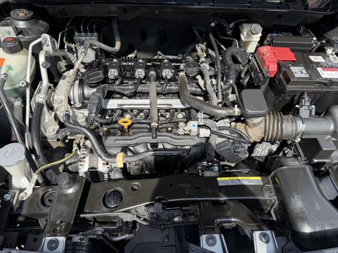 Used 2018 Nissan Kicks SV FWD image 40