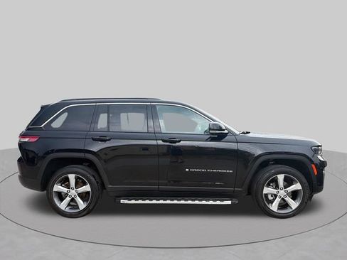 Used 2025 Jeep Grand Cherokee Limited w/ Luxury Tech Group II AWD/4WD image 2