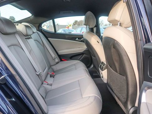 Used 2023 Genesis G70 2.0T image 14