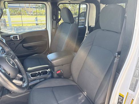 Used 2021 Jeep Gladiator Willys image 19