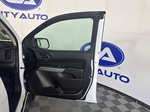 Used 2022 Chevrolet Colorado LT w/ Fleet Safety Package RWD image 29