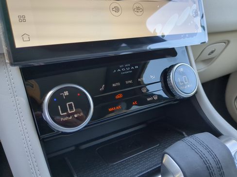 New 2026 Jaguar F-PACE R-Dynamic S image 23