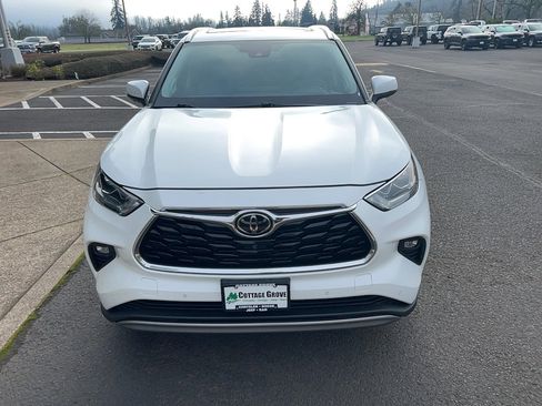 Used 2022 Toyota Highlander Platinum image 6