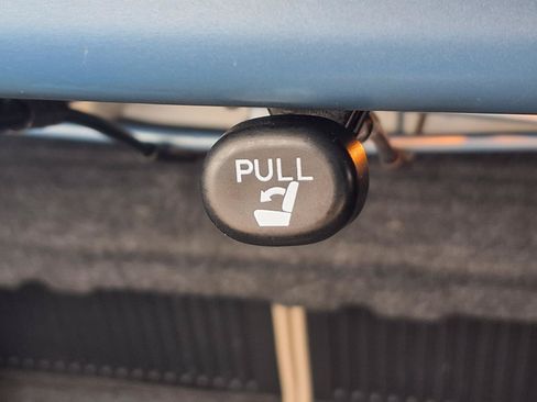 Used 2012 Toyota Camry XLE w/ Convenience Pkg FWD image 24
