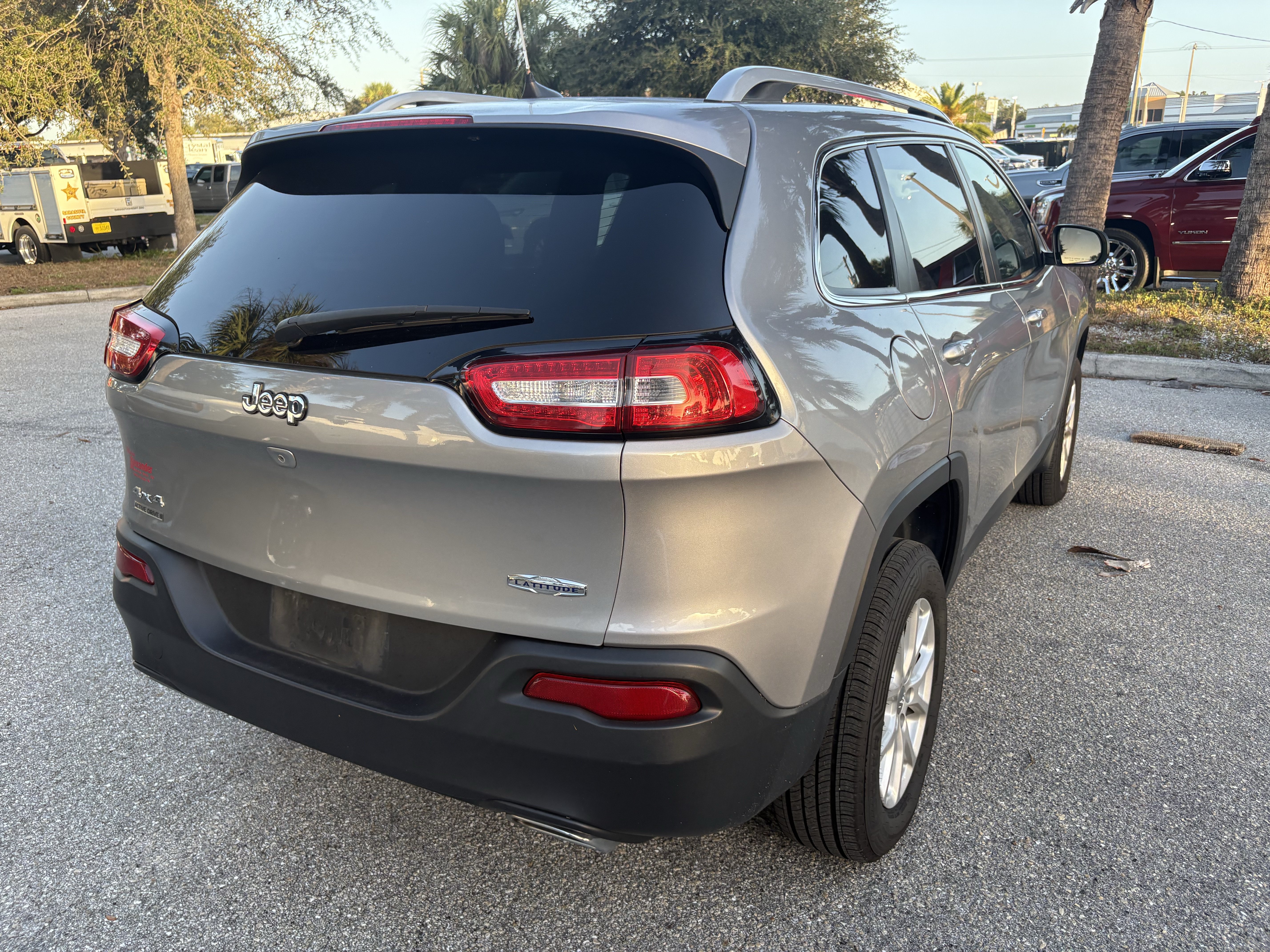 Used 2016 Jeep Cherokee Latitude w/ Comfort & Sound Group AWD/4WD image 7
