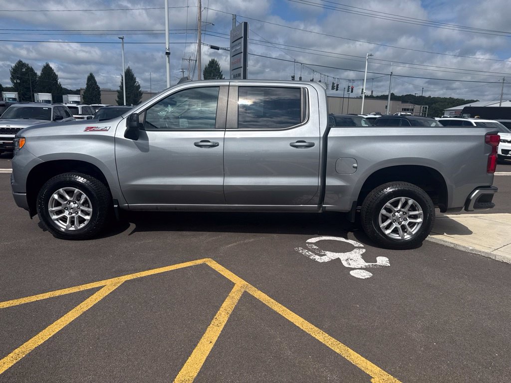 Used 2023 Chevrolet Silverado 1500 RST AWD/4WD image 5
