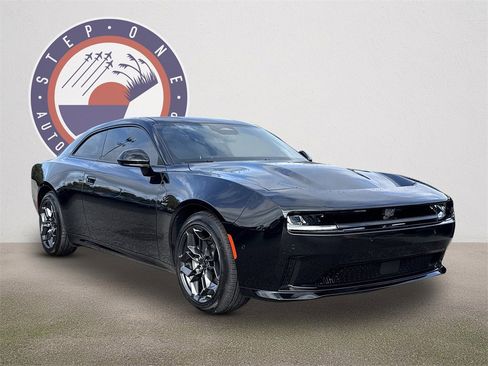 Used 2025 Dodge Charger R/T w/ Quick Order Package 25M R/T image 2