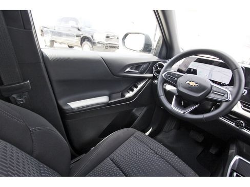 Used 2026 Chevrolet Equinox LT FWD image 8
