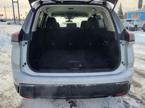 Used 2024 Nissan Rogue S image 25